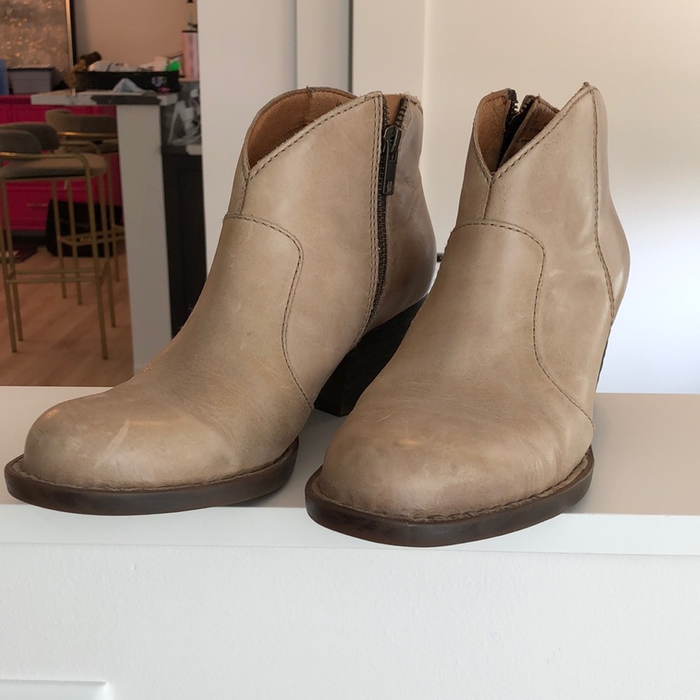 Born ankle boots , excellent condition‼️